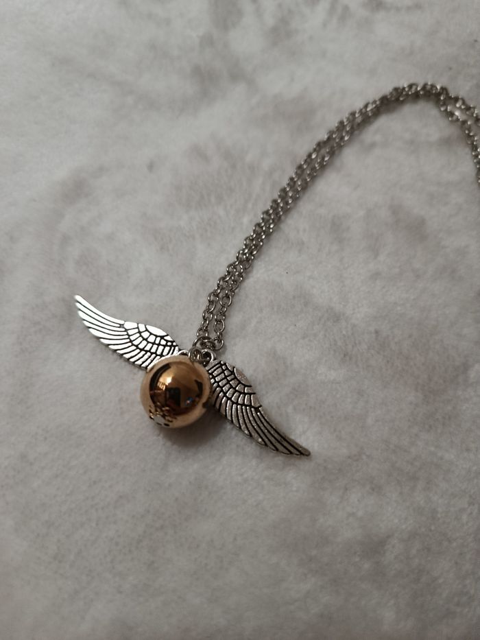 A saisir, beau collier " Harry Potter , vif d'or "  ( bien lire svp ) - photo numéro 2