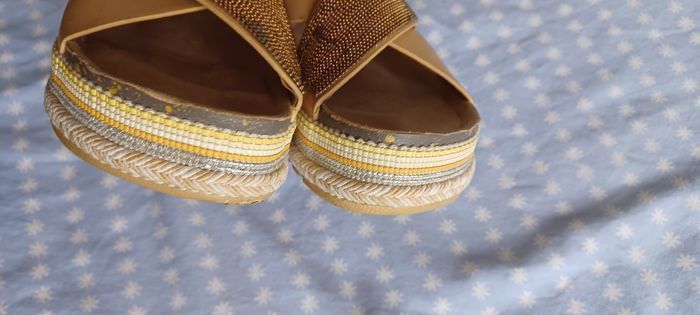 Claquettes femme Pointure 36 lisez bien l'annonce surtout - photo numéro 2