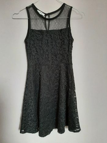 Robe noire évasée en dentelle T 10 ans