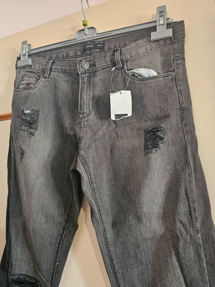Jean noir a trou Boy Fit 40 L, neuf - photo numéro 2