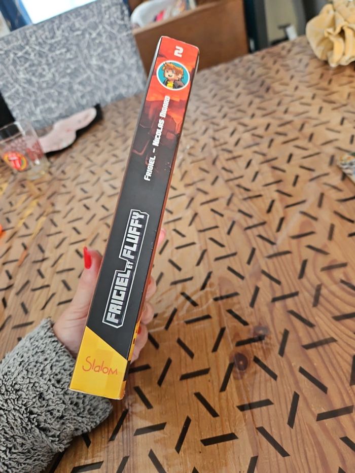 Livre frigiel et fluffy - photo numéro 3