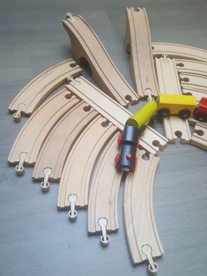 Circuit train en bois 20 pièces - photo numéro 3