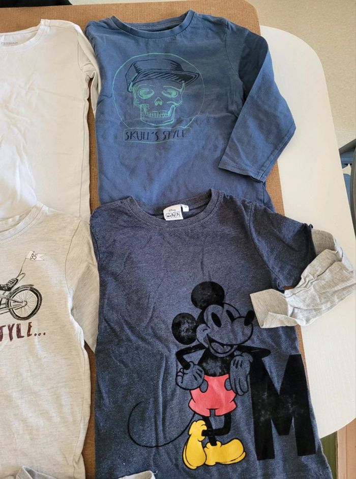 Lot de 4 t-shirts manches longues et 1 manche courte taille 5ans - photo numéro 3