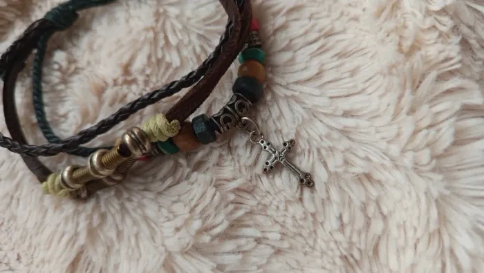 Bracelet avec crucifix - photo numéro 2