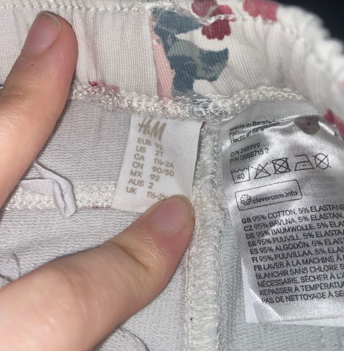 Deux pantalons fille taille 92 cm - photo numéro 3