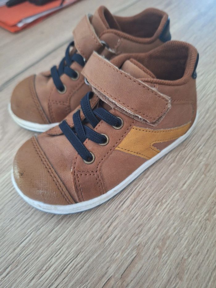 Chaussure garçon taille 22 - photo numéro 2
