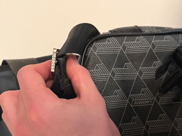 sacoche lacoste Noir neuf presque jamais porté - photo numéro 6