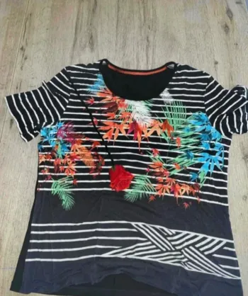 🌺 T-shirt à motifs floraux 🌺