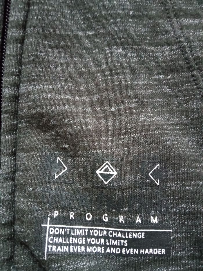 Sweat zippé Kiabi 6ans - photo numéro 2