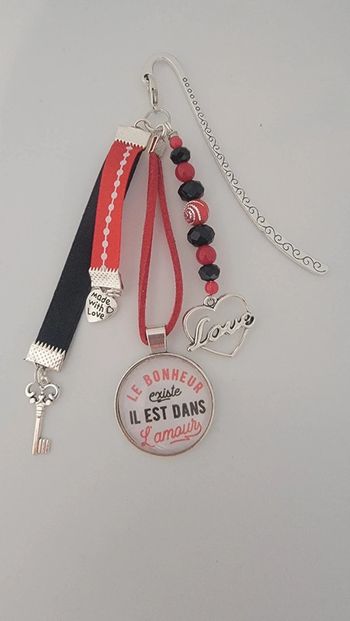 Cadeau bonheur amour, bijoux de sac ou marque page