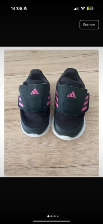 Baskets adidas à scratch rose et noires taille 22 en très bon état