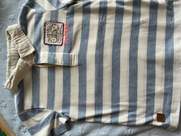 polo manches courtes rayé bleu clair et blanc 36 mois tex dessin au dos - photo numéro 5