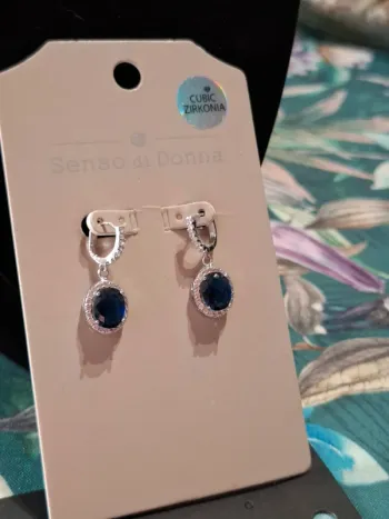 Magnifique boucle d oreille femme neuve zirconium