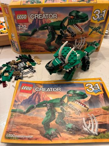 Le dinosaure féroce Lego creator 31058