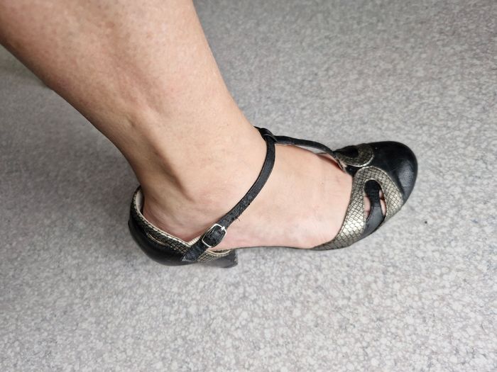 Très jolies sandales talon et brides - photo numéro 4