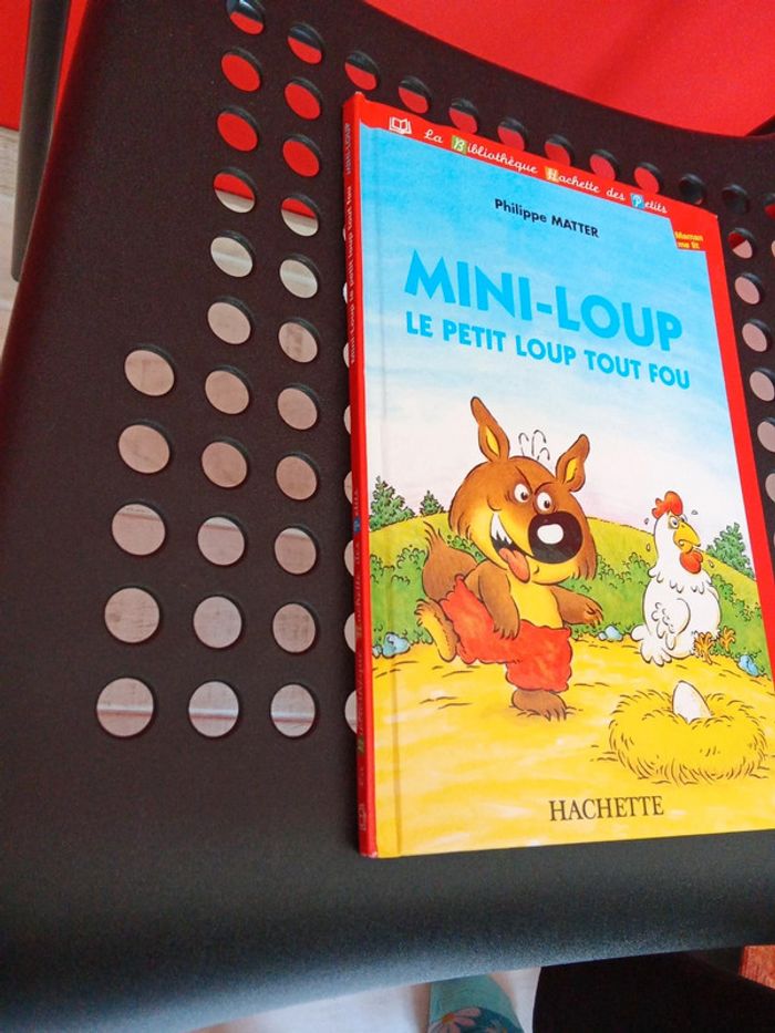 Livre, Mini-Loup, Le petit loup tout fou - photo numéro 2