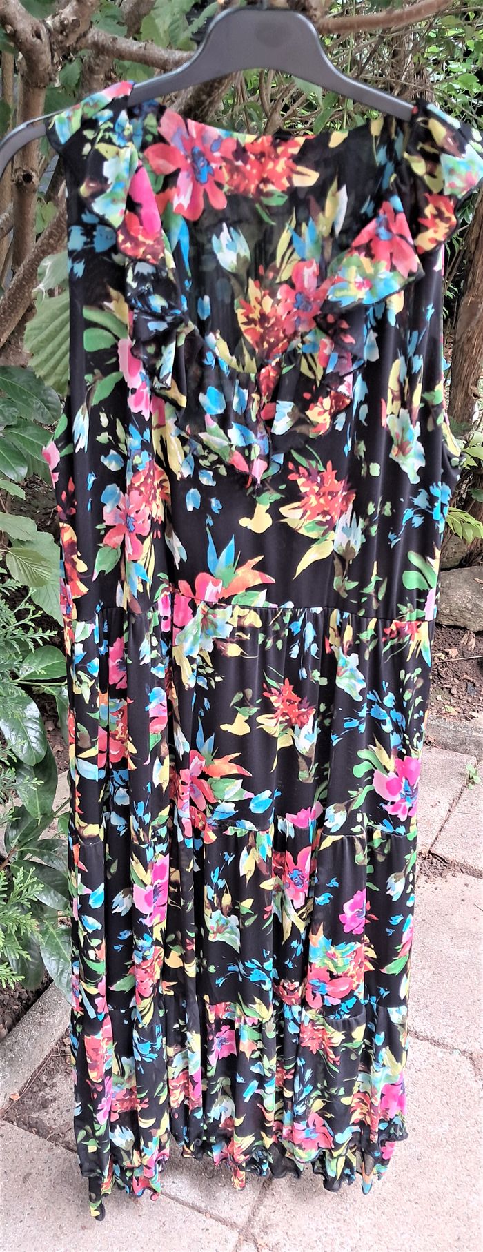 Robe noir imprimée fleurs multicolores