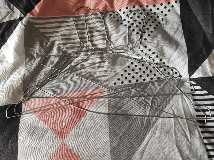 Lot de 5 cintres Acier
