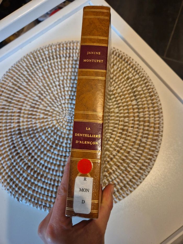 Livre la dentellière d Alençon - photo numéro 2