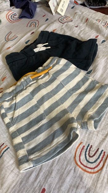 2 Shorts molleton Kiabi garçon tbe 12 mois