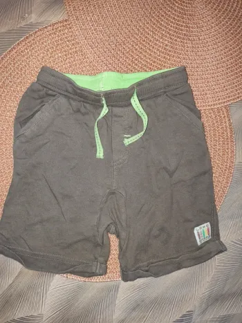 Short excellent état 18 mois