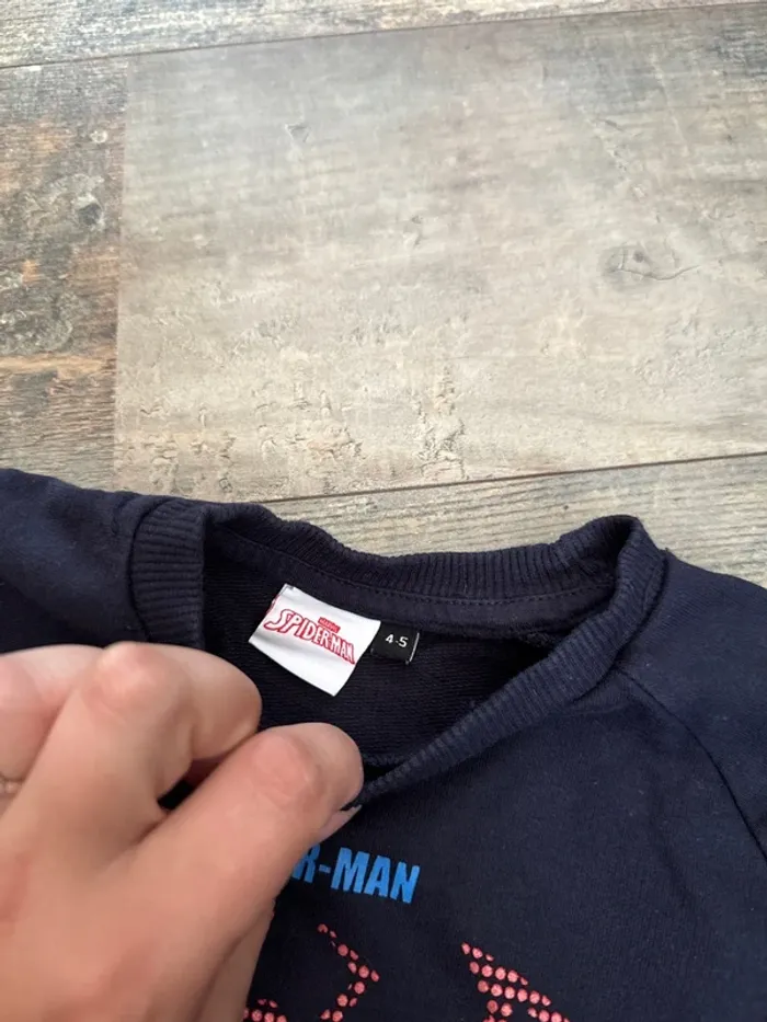 Pull Spiderman 4-5 ans - photo numéro 2