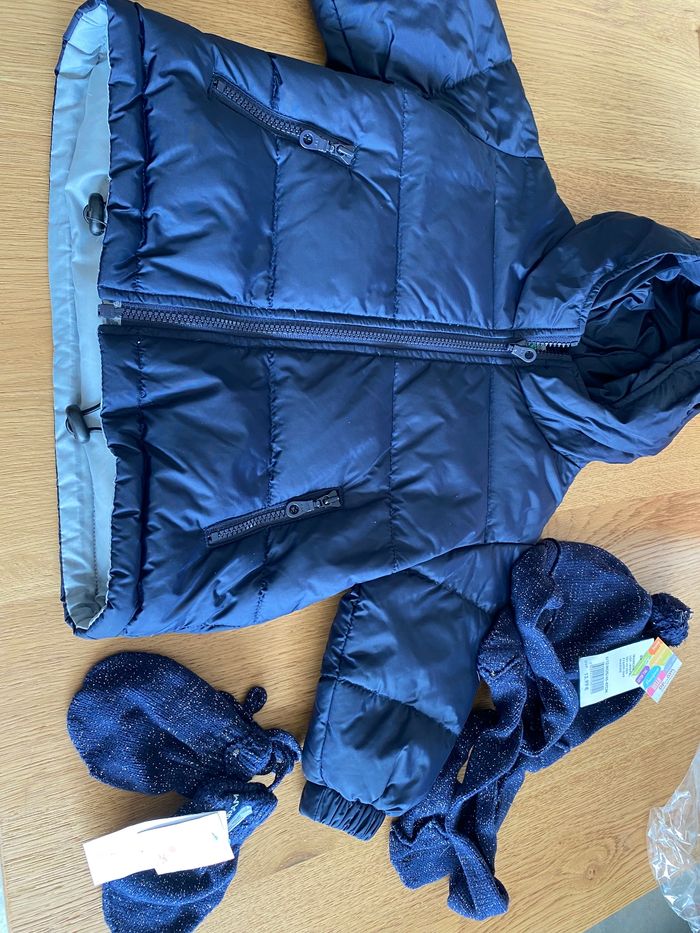 Manteau 12 mois Bonnet moufles neuf - photo numéro 9