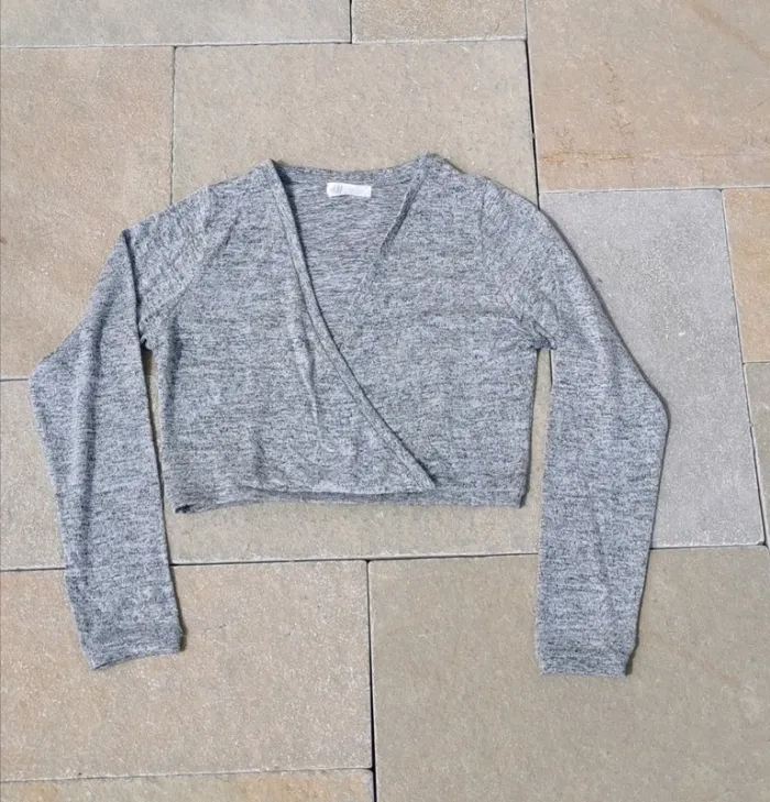 Pull gilet boléro court cache cœur H&M 12 ans