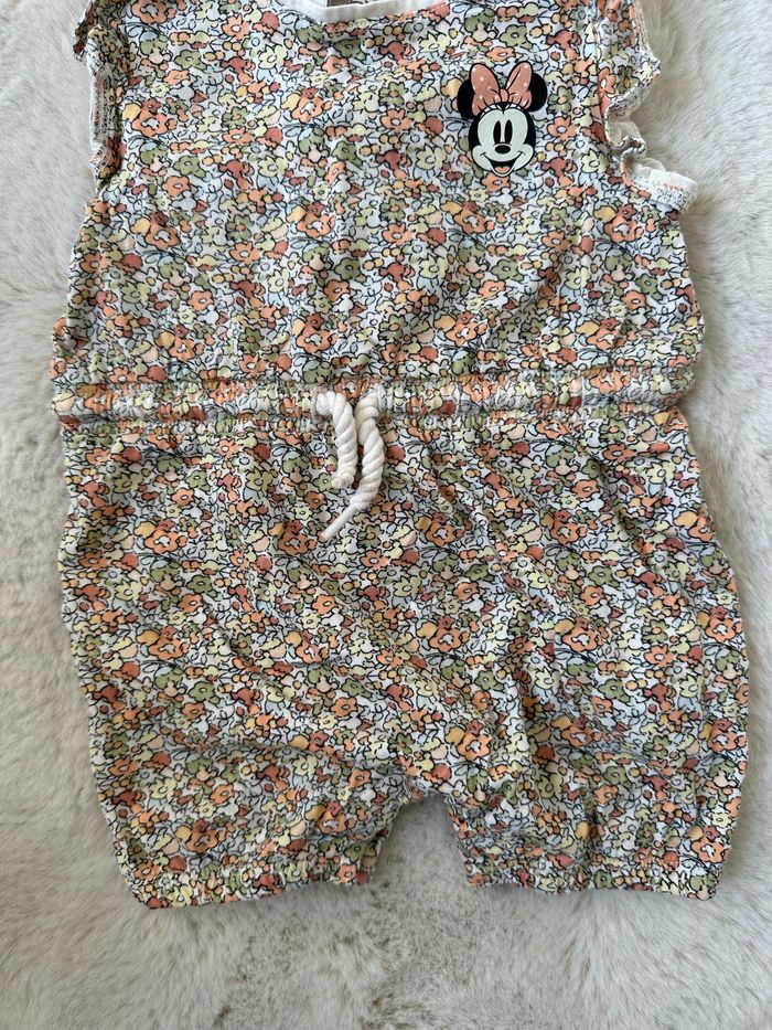Barboteuse Disney Minnie fleuris 9 mois très bon état - photo numéro 3