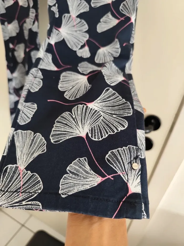 Beau pantalon court Esprit motifs fleuris stretch comme neuf - photo numéro 6