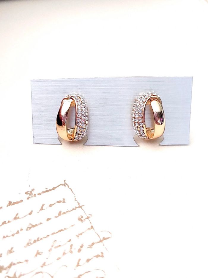 Paire de boucles d'oreilles à clip vintage doré