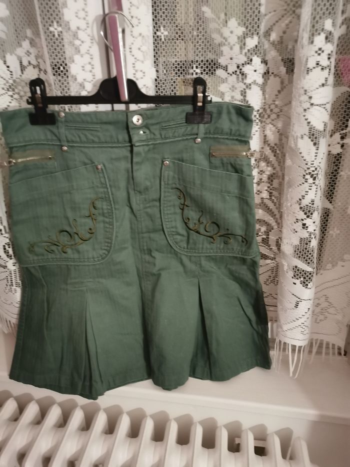 Jupe avec broderie, 6 poches boutons et fer