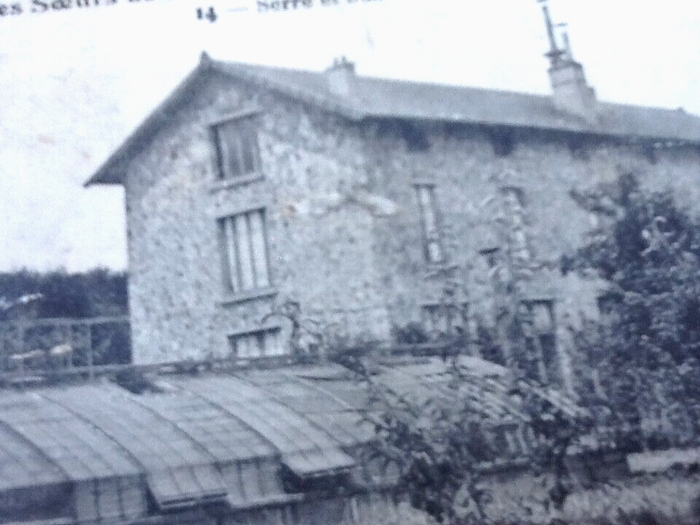 Carte postale ancienne Bourg-la-Reine (Hauts-de-Seine) Etablissement des Soeurs de N.D du Calvair - photo numéro 2