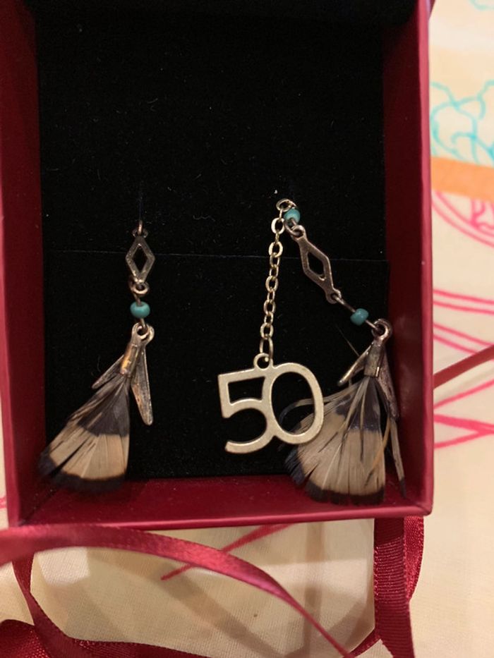Paire de boucles d’oreilles spéciale 50 ans . - photo numéro 4