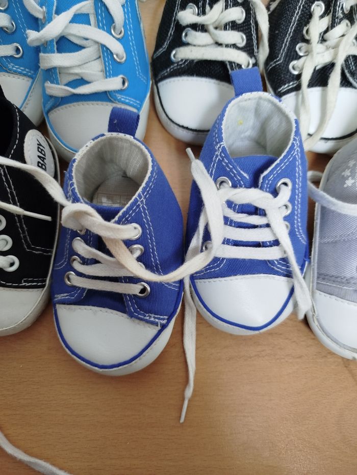 Lot de chaussures bébé taille 6 -9 mois - photo numéro 3