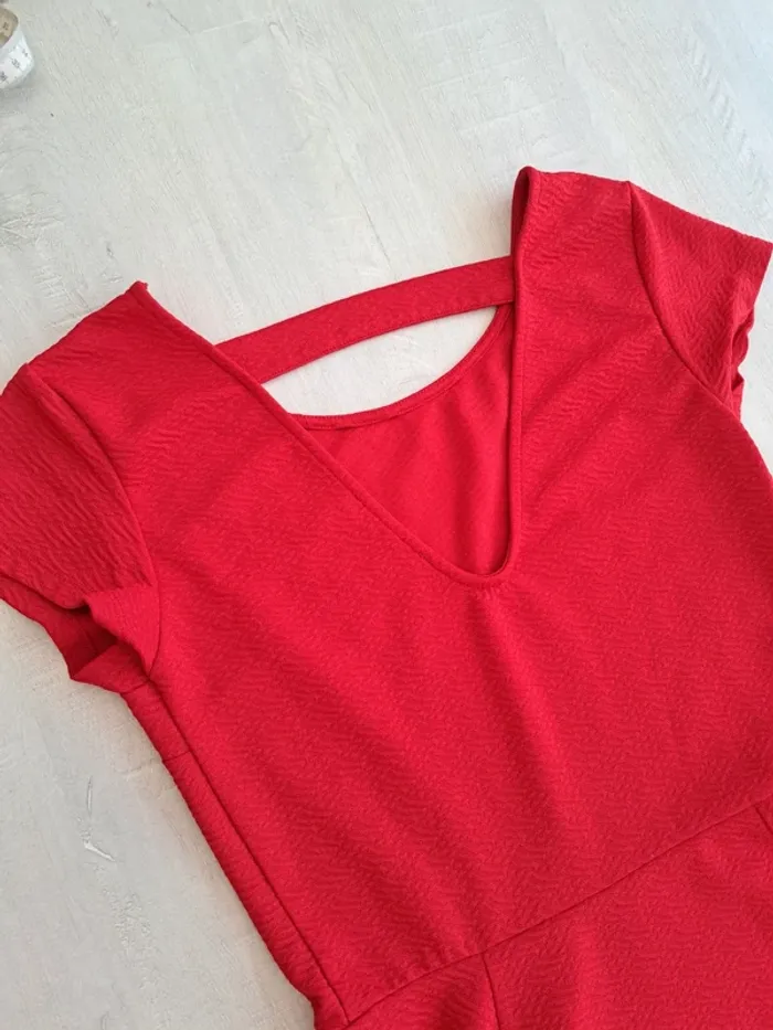 Robe rouge Camaïeu - patineuse - taille 36 - dos nu - décolleté en V - printemps été - photo numéro 2