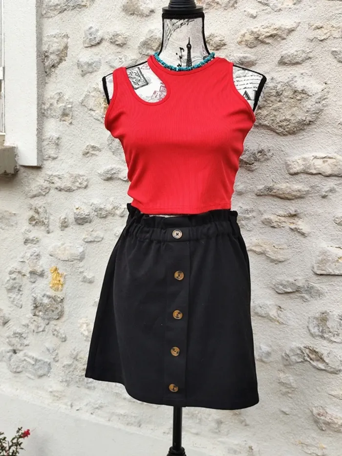 Jupe velours daim noir taille 38 très bon état - photo numéro 2