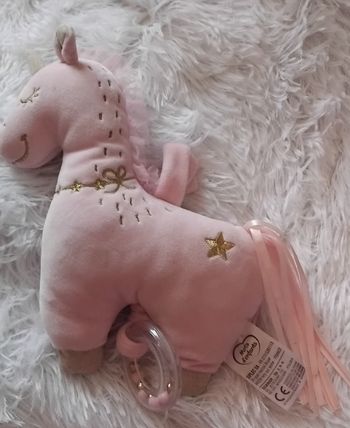 Doudou peluche cheval llicorne rose musical - Mot d'enfants