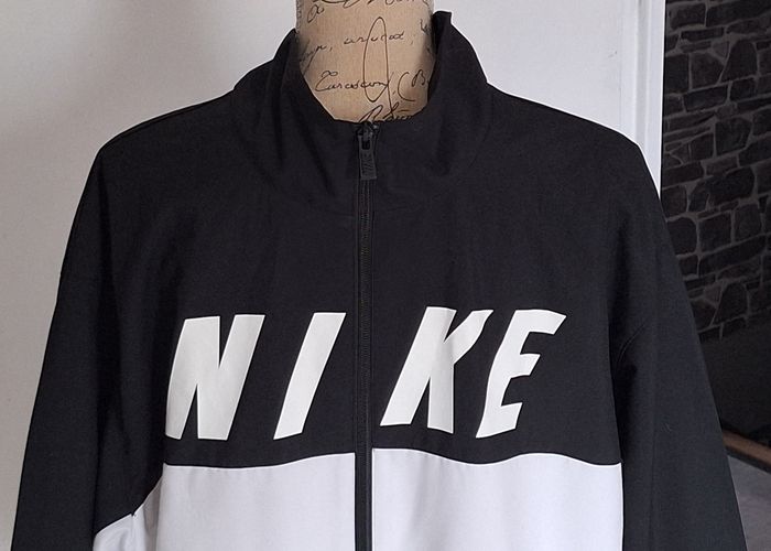 Veste de sport zippée Nike noire et blanche - photo numéro 2