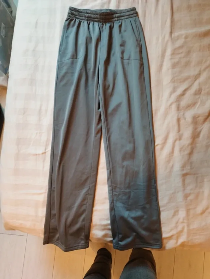 Jogging gris taille 12 ans