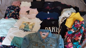 Lot de 22 vêtements fille  8 ans