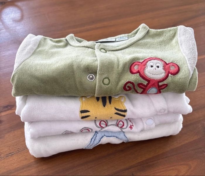Lot  de 3  pyjamas naissance  + 1 de 1 mois plutôt garçon