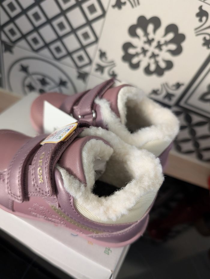 Chaussures fille. Taille 25. Chaudes, conseillé par les podologues. Neuf. Geox - photo numéro 10