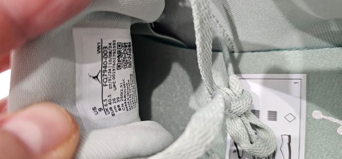 Baskets femme Air Jordan 4 RM taille 40.5 - photo numéro 6