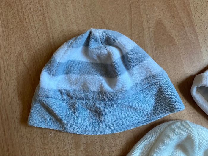 Lot de 3 bonnets bébé 3-6 mois garçon TBE - photo numéro 2