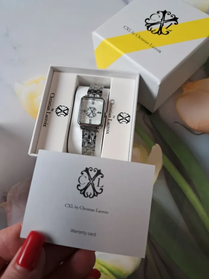 Christian Lacroix montre a quartz argenté et blanc - photo numéro 8