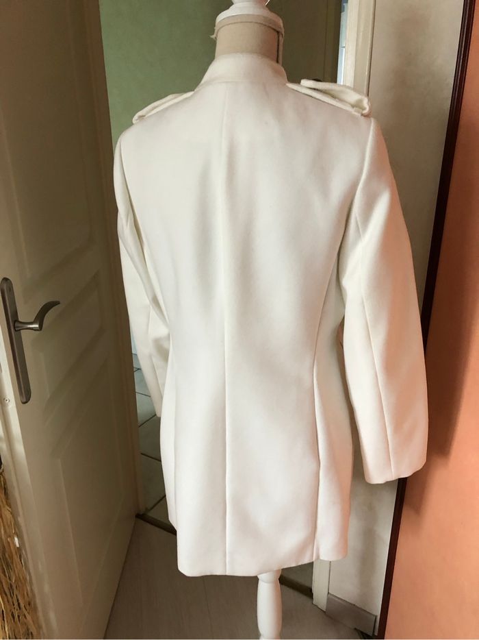 Magnifique manteau écru jamais porté - photo numéro 3