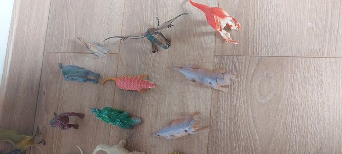 Lot 24 dinosaures - photo numéro 2