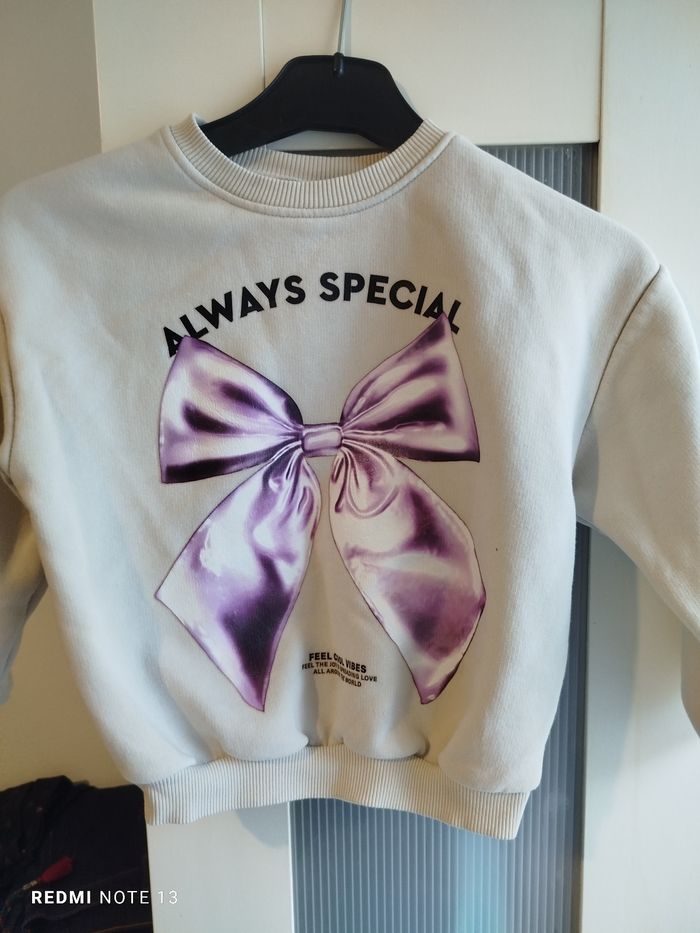 #kytie5ansfille. Sweat manches longues taille 5 ans