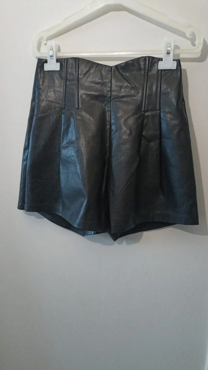 Short noir effet cuir femme